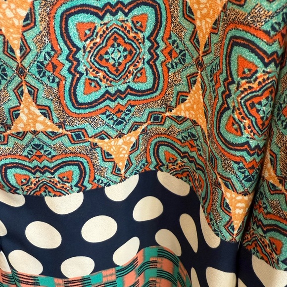 2 for $20 Must bundle/ DR2 Multicolor Patterned Shirt - Picture 5 of 6